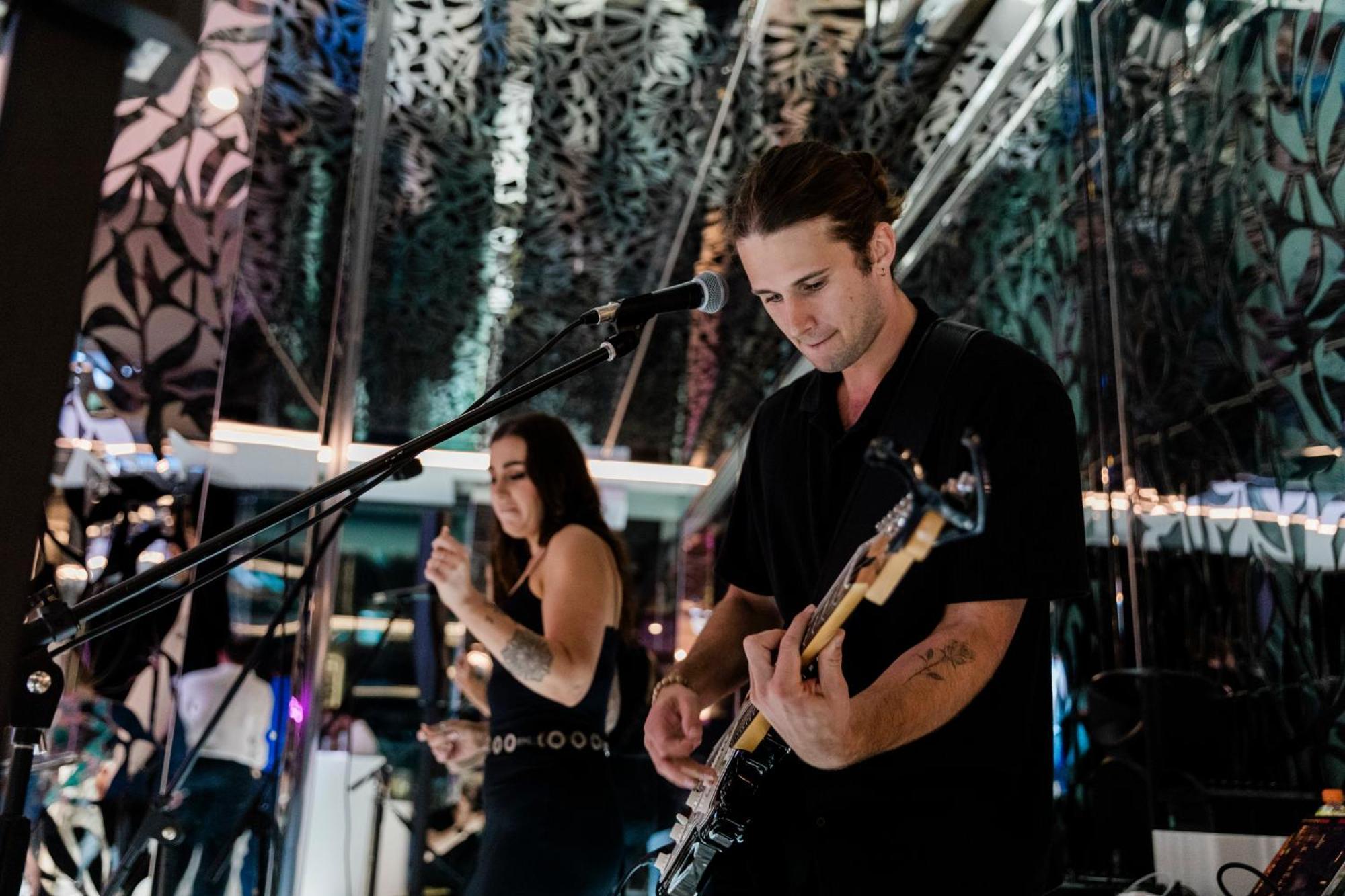 Emporium Hotel South Bank Brisbane Exterior foto The band performing in 2019