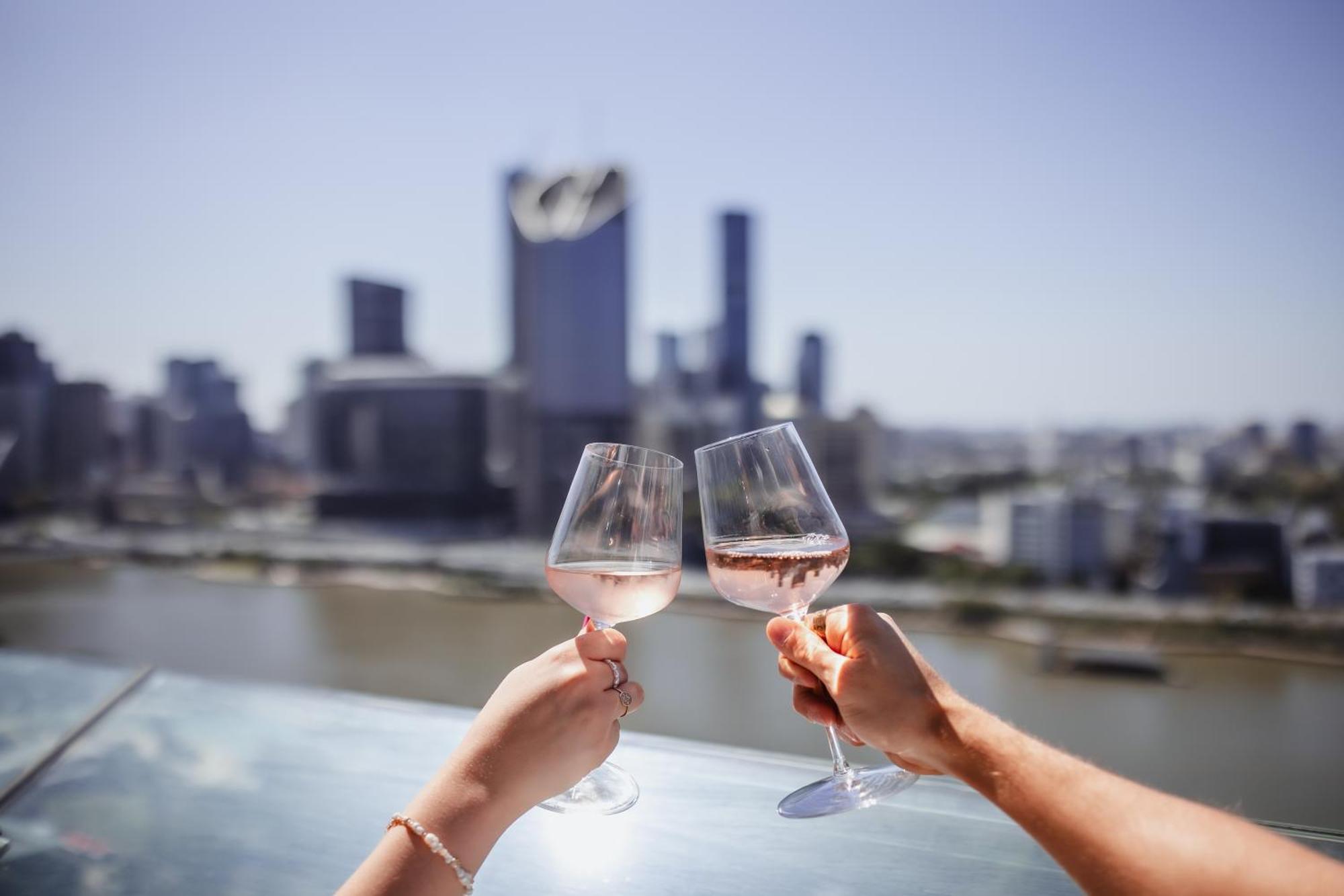 Emporium Hotel South Bank Brisbane Exterior foto A toast with wine