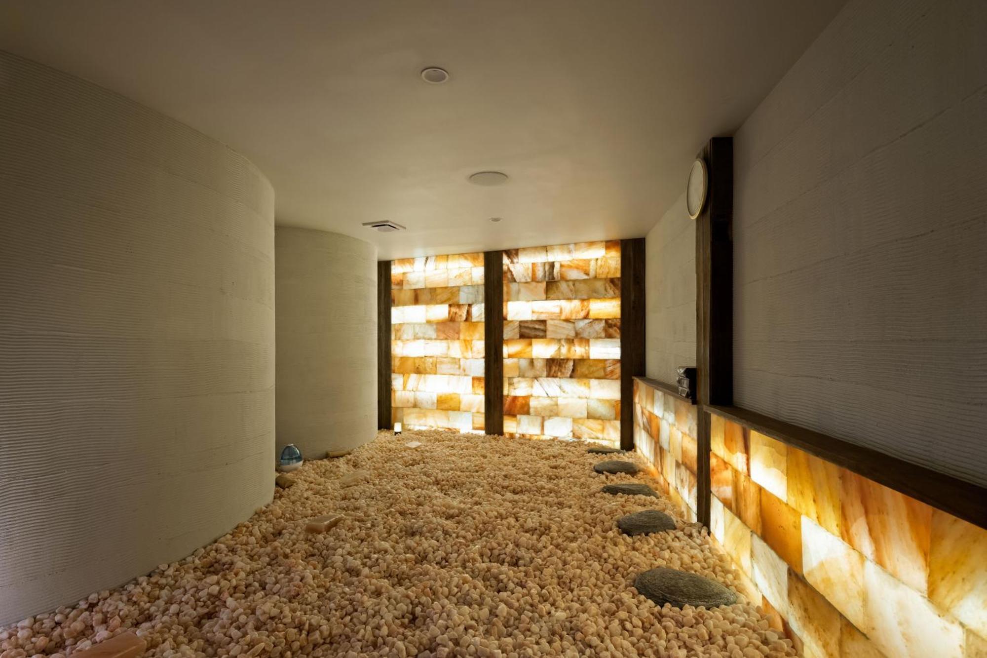Emporium Hotel South Bank Brisbane Exterior foto A salt cave in a spa