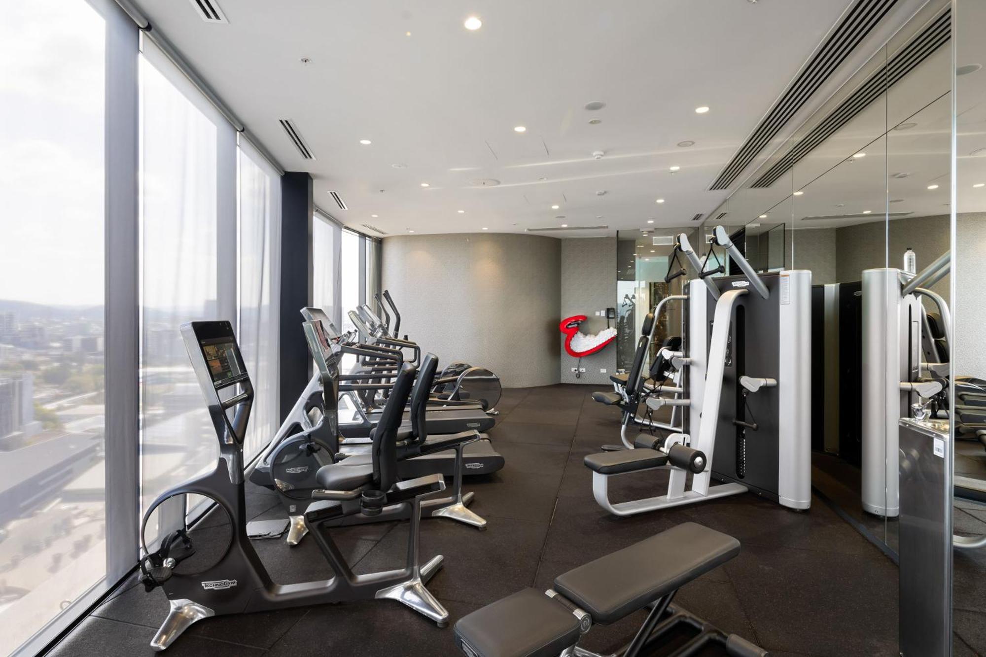 Emporium Hotel South Bank Brisbane Exterior foto The gym at the 360° Club